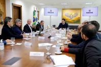  O governador Carlos Massa Ratinho Jr. em reunião com integrantes da Cooperativa Agrária.