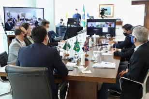 Em busca de estreitar laços e ampliar o comércio bilateral com o Reino Unido, o governador Carlos Massa Ratinho Junior participou nesta quarta-feira (09) de uma videoconferência com integrantes da Câmara Britânica de Comércio e Indústria no Brasil (Britcham).